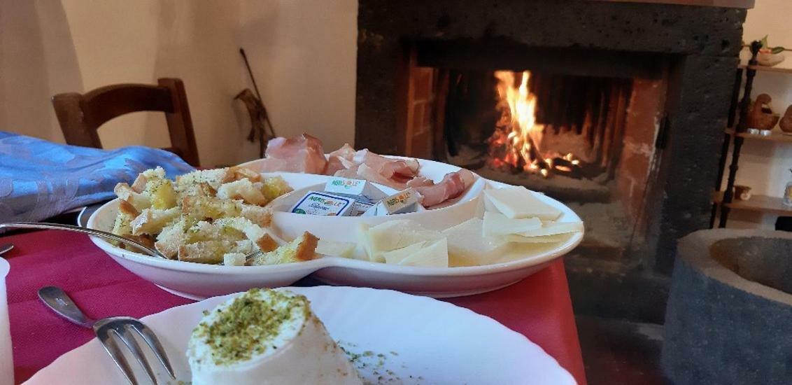 Agriturismo Sole Di Sicilia Randazzo Luaran gambar
